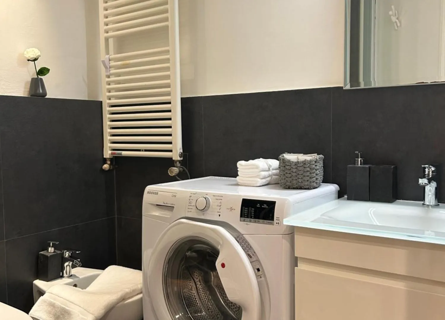 Bilocale Red House - Two Room Apartment Red House, Cosy Flat 밀라노 0*,