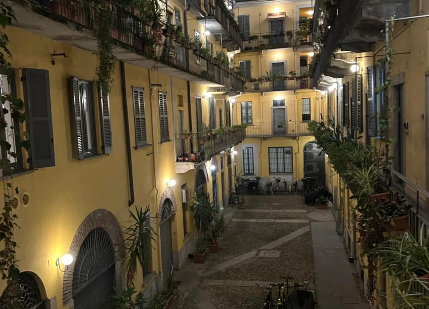 Bilocale Red House - Two Room Apartment Red House, Cosy Flat Milán